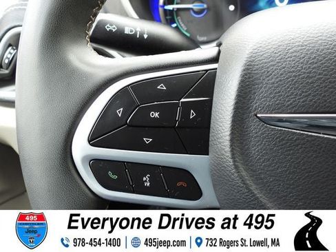 Used 2023 Chrysler Pacifica Touring-L FWD image 22
