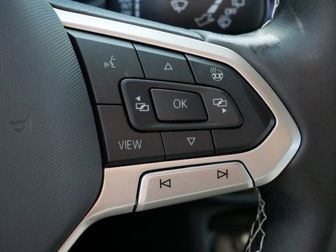 Used 2024 Volkswagen Taos SE w/ Panoramic Sunroof Package image 25