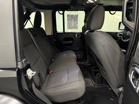 Used 2022 Jeep Wrangler Unlimited Sport image 17