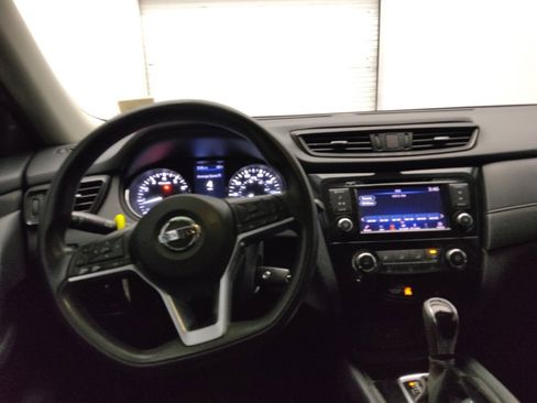 Used 2019 Nissan Rogue S image 22