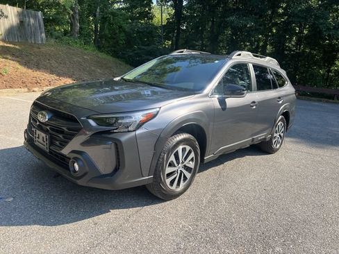 Certified 2025 Subaru Outback Premium AWD/4WD image 5