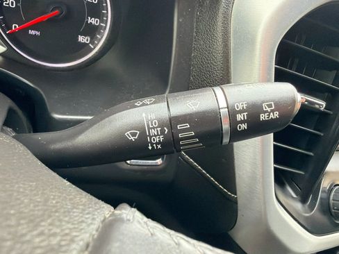 Used 2020 GMC Acadia SLT FWD image 13