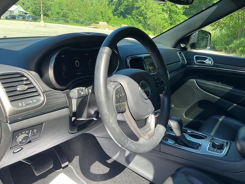 Used 2019 Jeep Grand Cherokee Limited w/ Luxury Group II AWD/4WD image 10