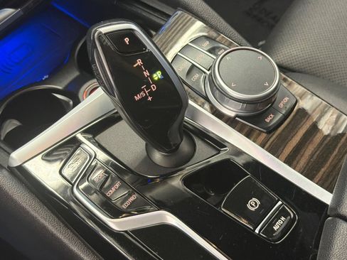 Used 2021 BMW 530i w/ Convenience Package RWD image 22