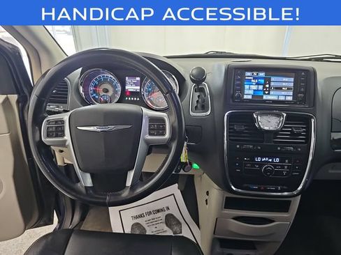 Used 2013 Chrysler Town & Country Touring FWD image 13