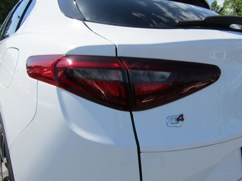 Used 2019 Alfa Romeo Stelvio Ti AWD/4WD image 10