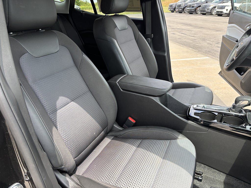 Used 2025 Chevrolet Trax LT FWD image 18