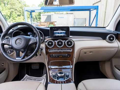 Used 2019 Mercedes-Benz GLC 300 4MATIC image 17