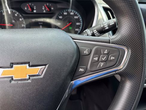 Used 2021 Chevrolet Equinox LS w/ LS Convenience Package FWD image 22