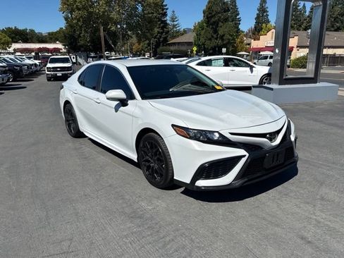 Used 2023 Toyota Camry SE FWD image 3