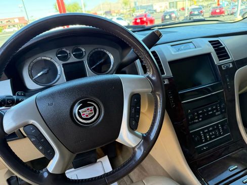 Used 2012 Cadillac Escalade Luxury image 6