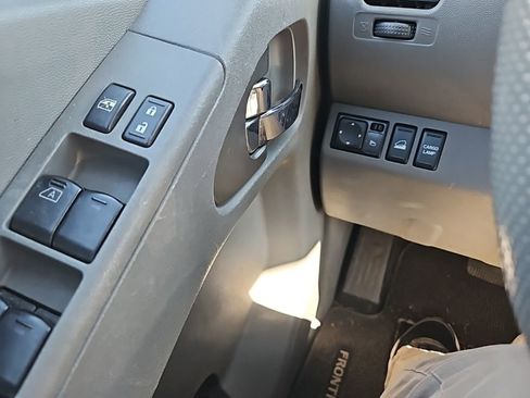 Used 2020 Nissan Frontier SV w/ SV Utility Package image 22