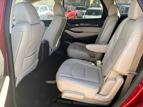 Used 2023 Buick Enclave Essence image 10