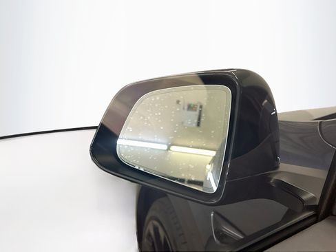 Used 2024 Tesla Model Y Long Range AWD/4WD image 16