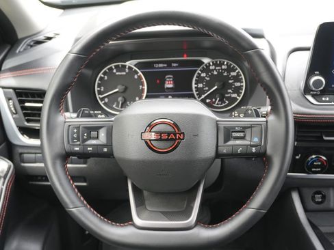Used 2025 Nissan Rogue SV AWD/4WD image 6