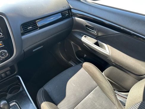 Used 2019 Mitsubishi Outlander ES AWD/4WD image 22