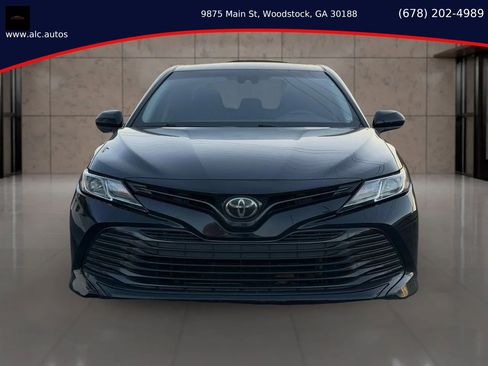 Used 2018 Toyota Camry LE FWD image 1