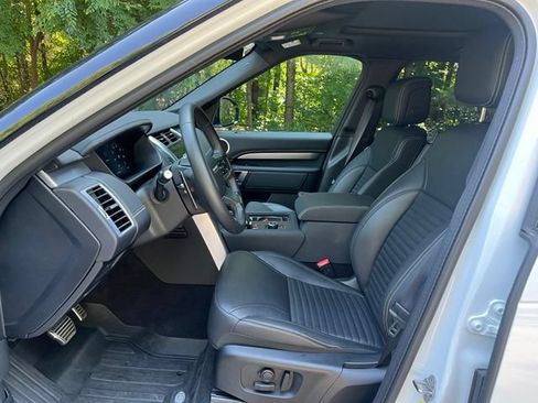 Certified 2025 Land Rover Discovery Dynamic SE AWD/4WD image 5
