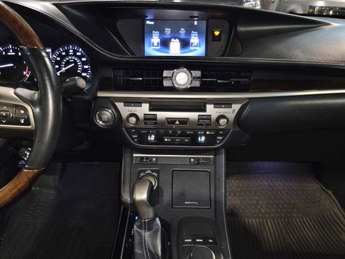 Used 2016 Lexus ES 350 w/ Premium Package w/Wood Trim FWD image 35