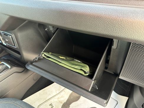 Used 2025 Jeep Wrangler Sport image 30