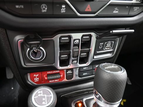 New 2026 Jeep Gladiator Mojave image 18