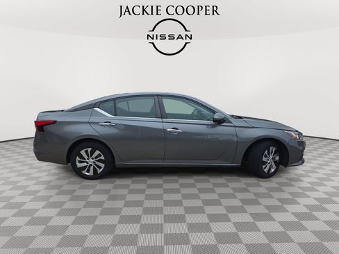 Used 2019 Nissan Altima 2.5 S FWD image 4