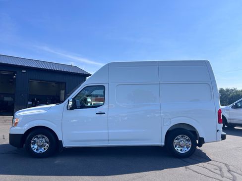 Used 2021 Nissan NV 3500 SV RWD image 4