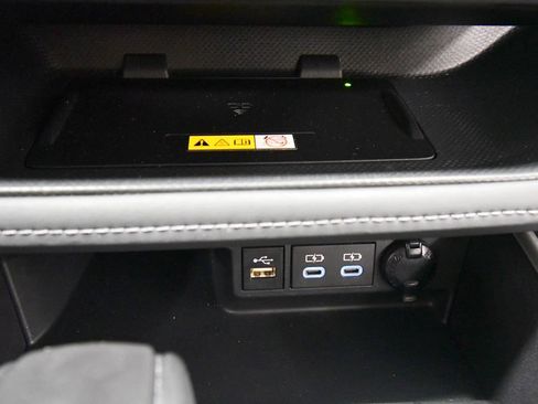 Used 2024 Toyota Highlander XLE AWD/4WD image 27
