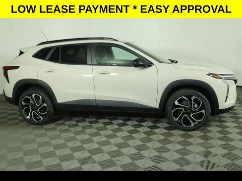 New 2026 Chevrolet Trax RS w/ Driver Confidence Package FWD image 2