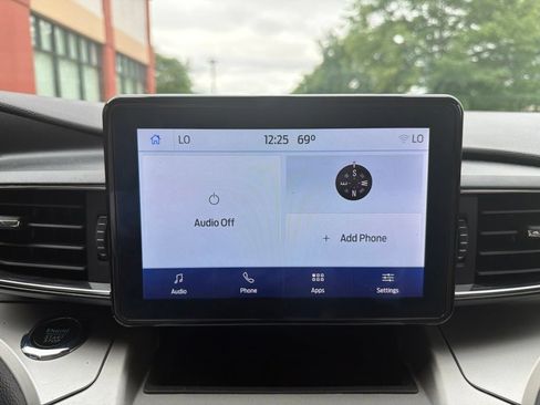 Used 2022 Ford Explorer XLT w/ Equipment Group 202A AWD/4WD image 26