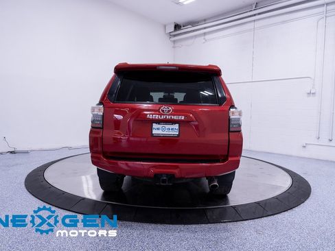 Used 2018 Toyota 4Runner SR5 Premium image 32