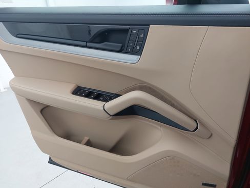 New 2026 Porsche Cayenne image 29