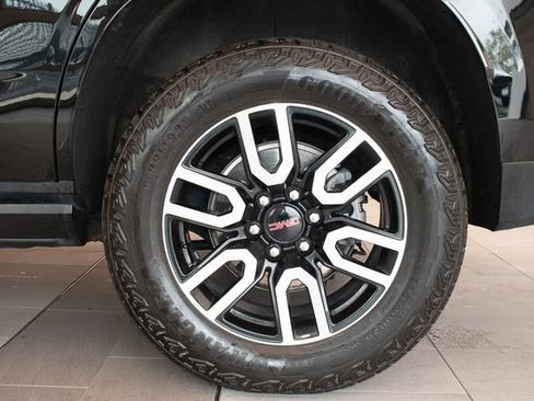 Used 2024 GMC Yukon AT4 w/ AT4 Premium Package AWD/4WD image 9