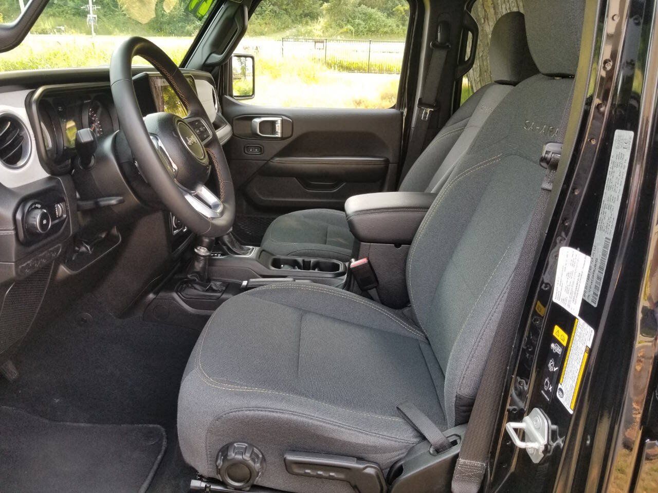 Used 2024 Jeep Wrangler Unlimited Sahara AWD/4WD image 10