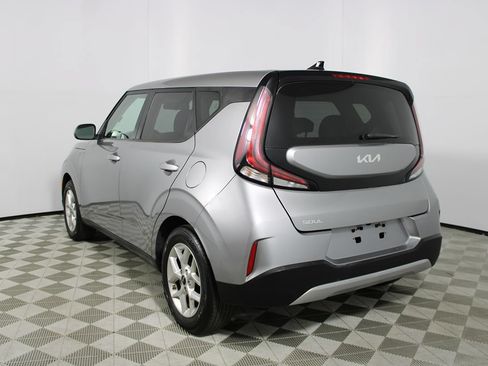Used 2025 Kia Soul LX w/ LX Technology Package FWD image 24