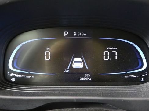 Used 2025 Hyundai Venue SE FWD image 11