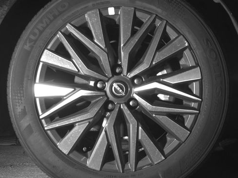 Used 2025 Nissan Altima 2.5 SV FWD image 13