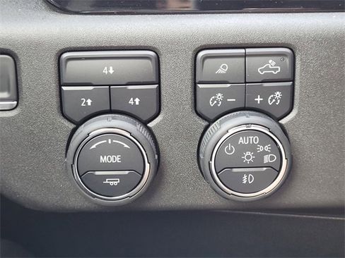 Used 2025 Chevrolet Silverado 2500 LT w/ Safety Package image 18