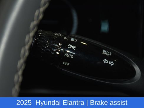 Used 2025 Hyundai Elantra SEL FWD image 13