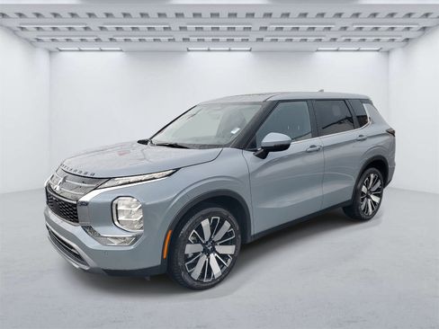 New 2025 Mitsubishi Outlander SE image 2