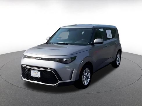 Used 2025 Kia Soul LX w/ LX Technology Package FWD image 7