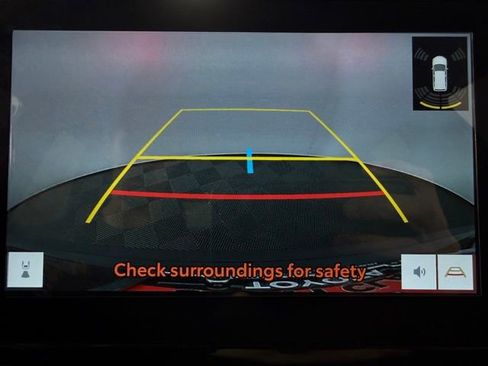 Used 2025 Toyota Corolla Cross XLE w/ Convenience Package image 26