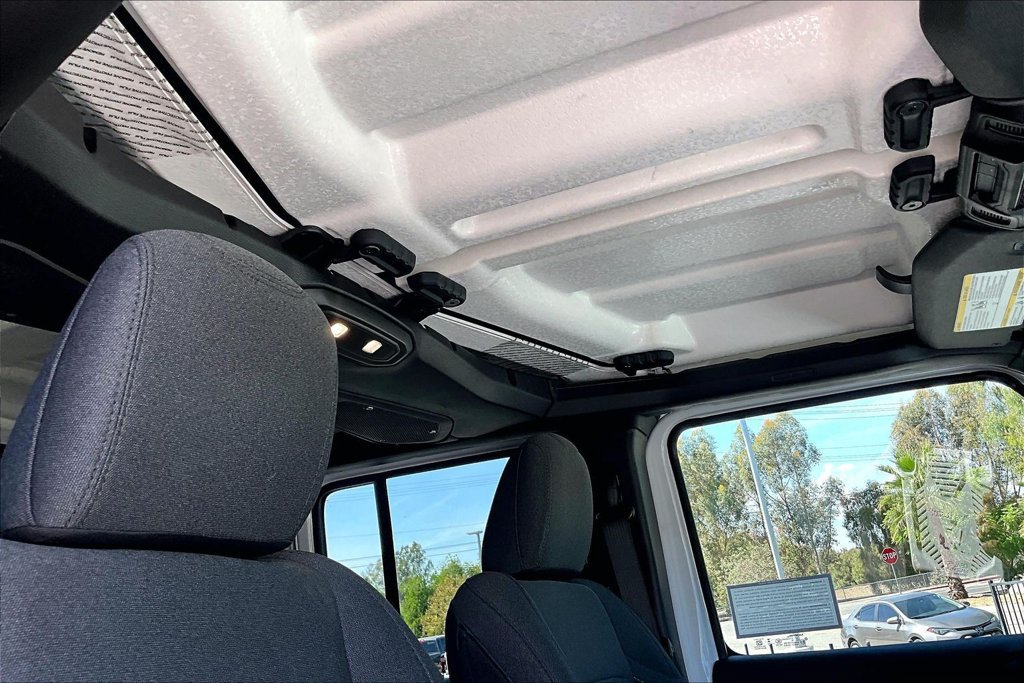 Used 2026 Jeep Wrangler Unlimited Sahara AWD/4WD image 11