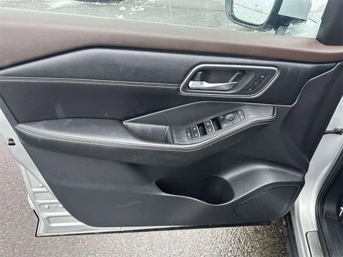 Certified 2021 Nissan Rogue Platinum image 16