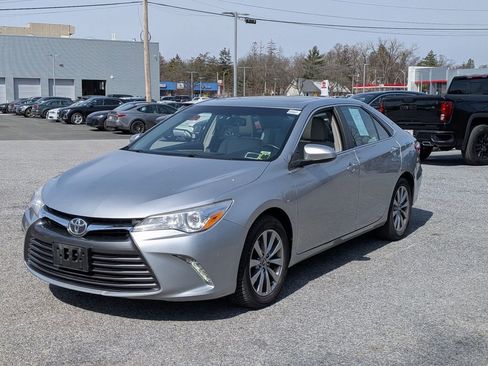 Used 2017 Toyota Camry XLE w/ Moonroof Package image 8