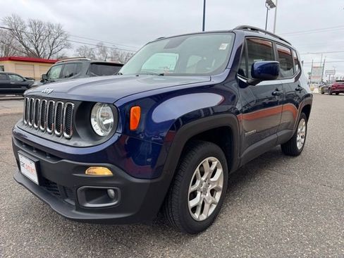 Used 2017 Jeep Renegade Latitude w/ Cold Weather Group AWD/4WD image 3