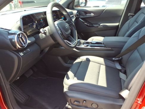 Certified 2026 Chevrolet Equinox LT w/ Convenience Package II FWD image 11