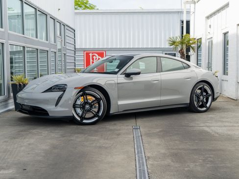 Used 2021 Porsche Taycan RWD image 3