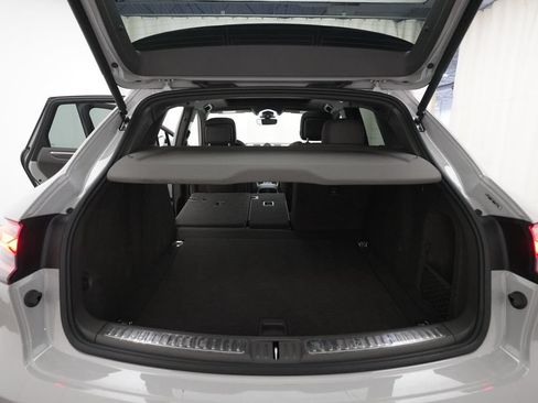 Certified 2023 Porsche Macan AWD/4WD image 10