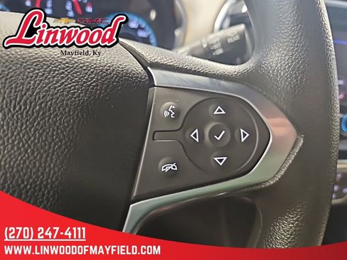 Used 2023 Chevrolet Traverse LS FWD image 18